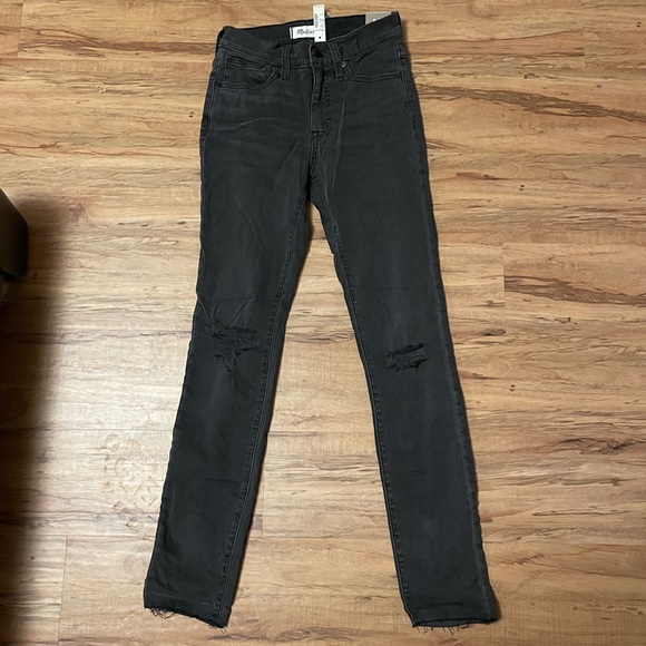 Madewell Denim - Madewell Black slight Distressed Mid Rise Skinny Jeans